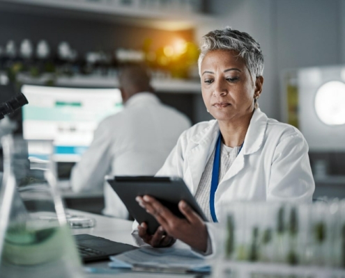 RDC 978/2025 da ANVISA: Como a Solução Sensorweb Apoia Laboratórios no Monitoramento de Temperatura e Umidade