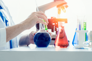 A importância dos estudos de estabilidade físico-química em medicamentos