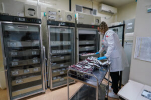 Equipamentos essenciais para armazenar e refrigerar sangue com segurança