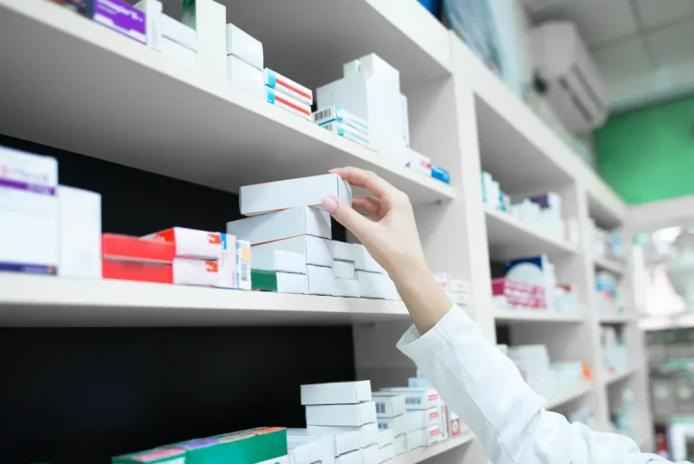Julho Amarelo: como a cadeia fria protege medicamentos e vacinas contra hepatites virais em hospitais