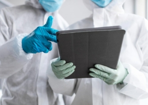 RDC 978/2025 da ANVISA: Como a Solução Sensorweb Apoia Laboratórios no Monitoramento de Temperatura e Umidade