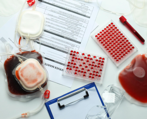 Imagem ilustrativa de IA aplicando previsões na gestão de estoques de sangue e recrutamento de doadores em hemocentros.