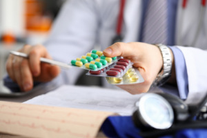 Como a temperatura afeta a estabilidade dos medicamentos