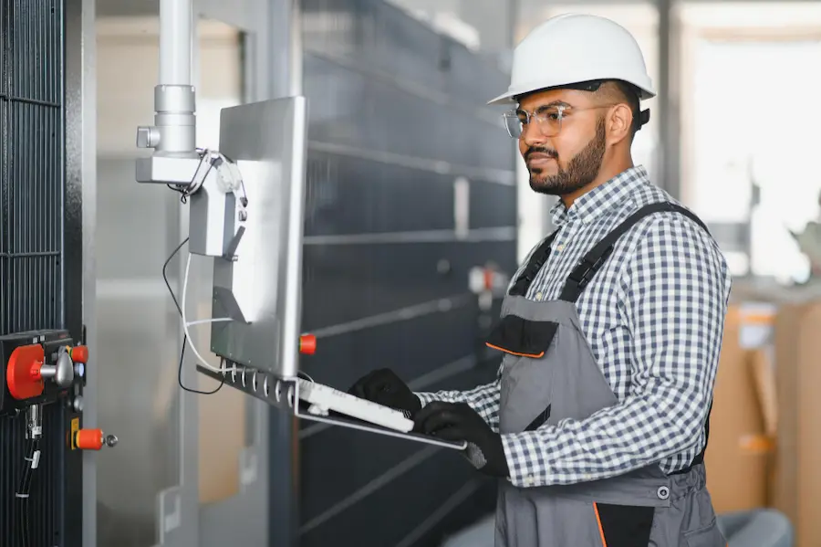 Monitoramento contínuo de temperatura em tempo real com sensores IoT e dashboard industrial