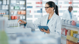A importância do farmacêutico na logística de medicamentos